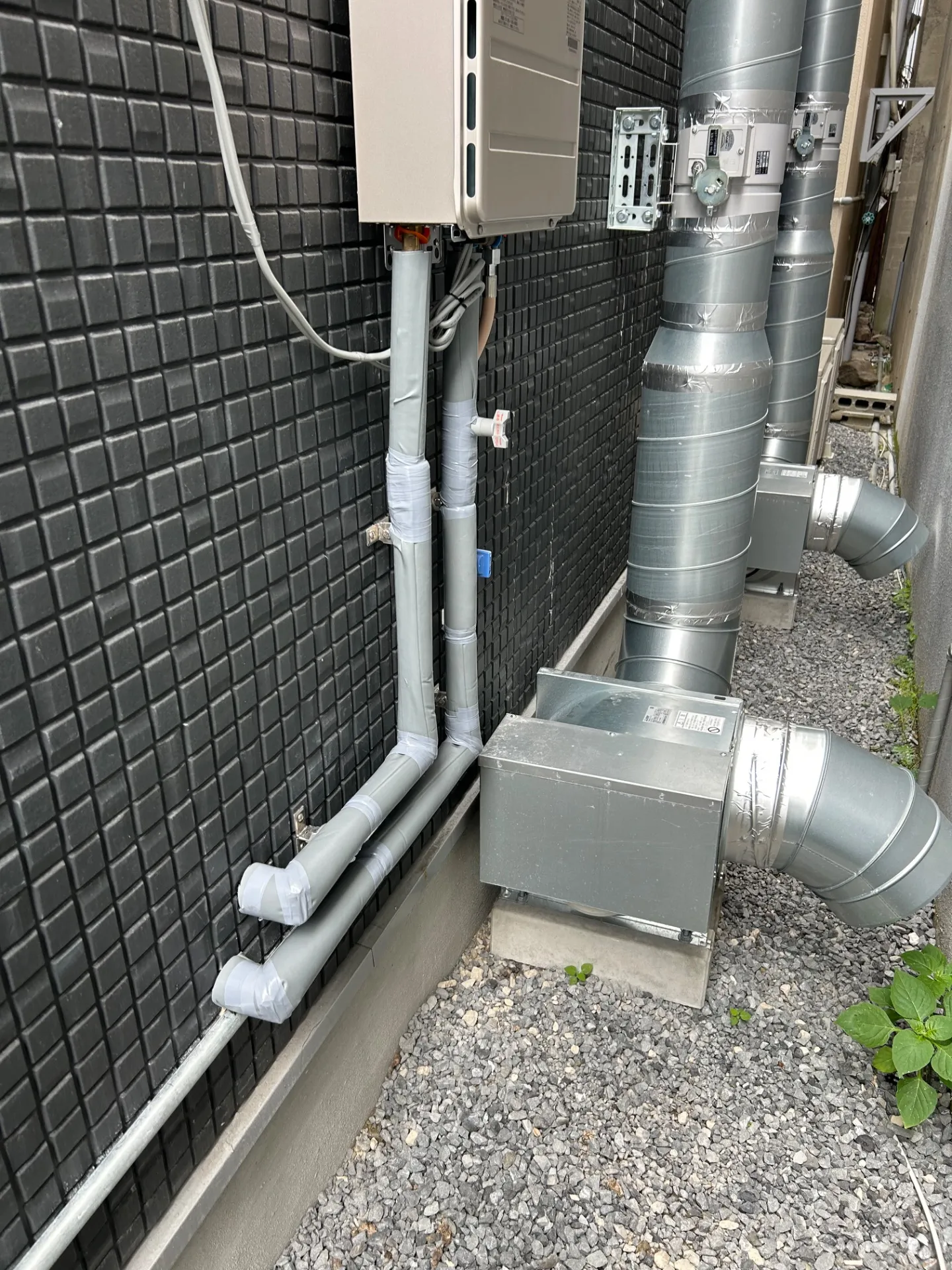松山市テナント ガス給湯器 配管接続工事